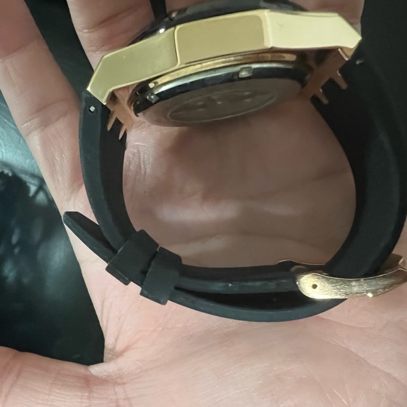 Never used just left it in my closet and I’m open to any offers - Picture 4 of 9